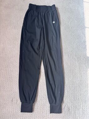 Girls werk dance pants size Youth Medium, black.